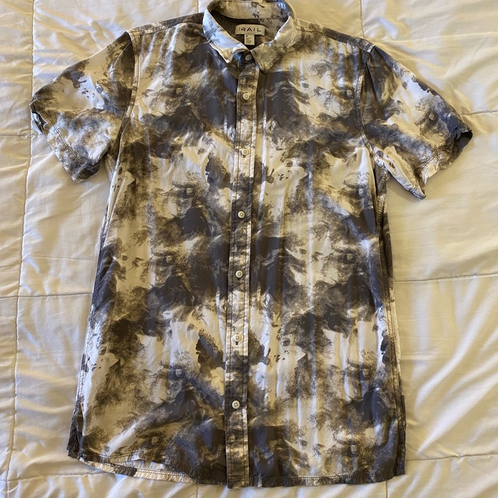 Men’s patterned shirt sleeve button up!